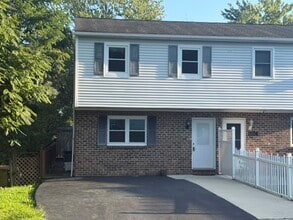 Building Photo - 1008 Cloverton Dr