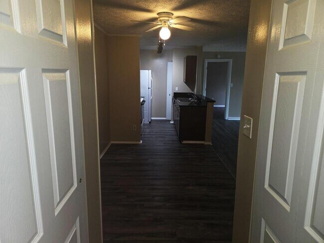 Foto del edificio - 4240 Village Pkwy Cir E