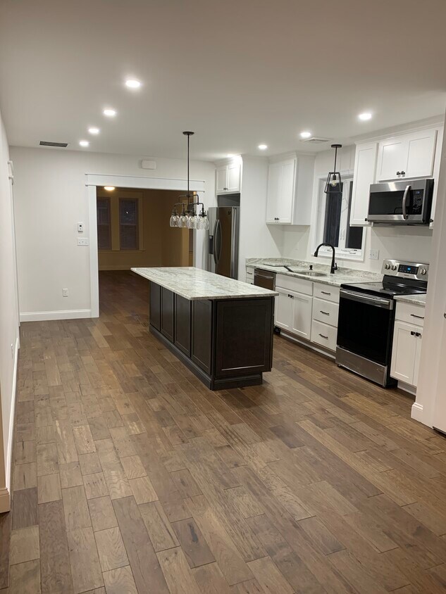Brand new granite countertops with stainless steel appliances - 826 Hood St