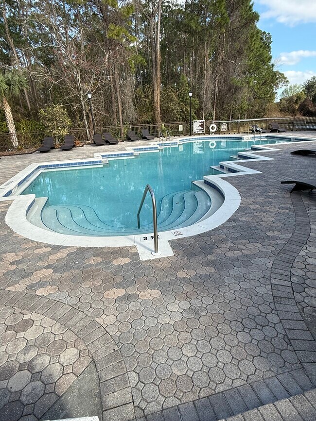 Foto del edificio - 712 Crest Pines Dr