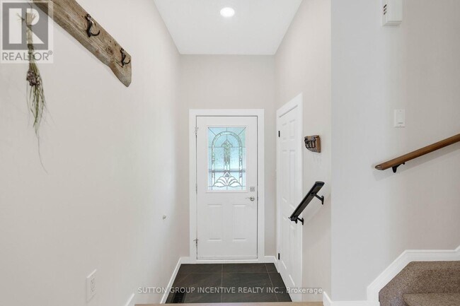 Photo du bâtiment - 822 Coral Springs Ln