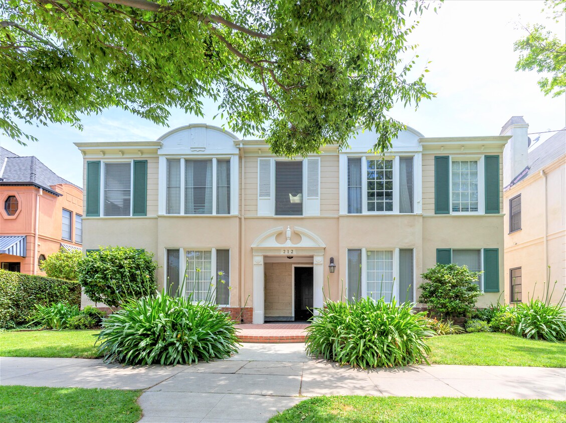 Primary Photo - 212 S Reeves Dr