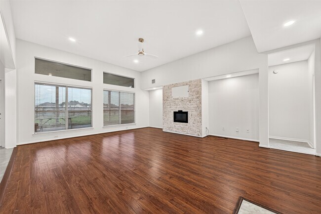Foto del edificio - 22303 Naple Hollow Ln