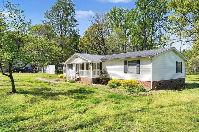 Foto del edificio - 3BR Home in Raleigh with Large Yard - GREAT PRICE!