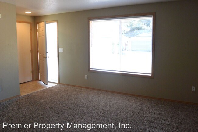 Building Photo - 3 br, 1.5 bath House - 1001 SE 3rd. Avenue