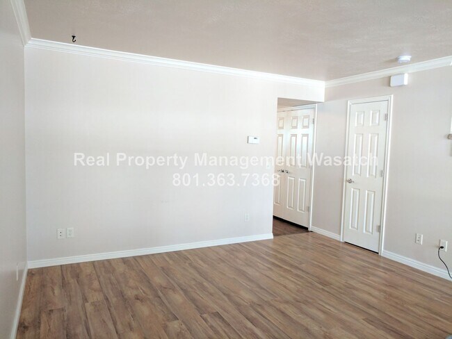 Foto del edificio - Pet Friendly 2 Bed 1.5 Bath Condo in Midvale