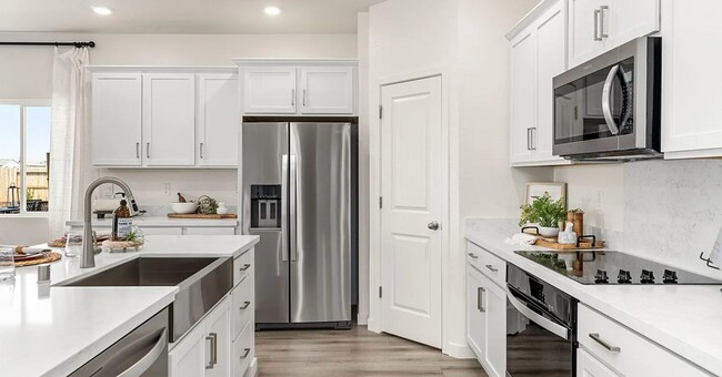 Foto del edificio - Beautiful 4 bed 2 bath located in West Roseville!