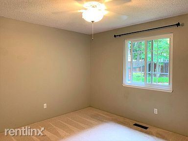 Foto del edificio - 2 br, 1 bath House - 2414 231st Pl NE