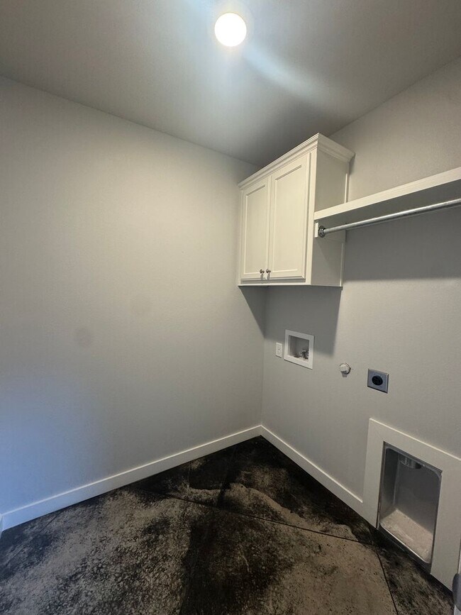 Foto del edificio - Located in Glendale!!!4bedrooms 2bathrooms...