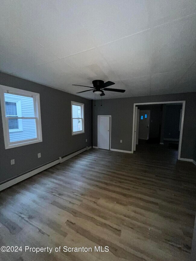 Foto del edificio - 101 Girard Ave