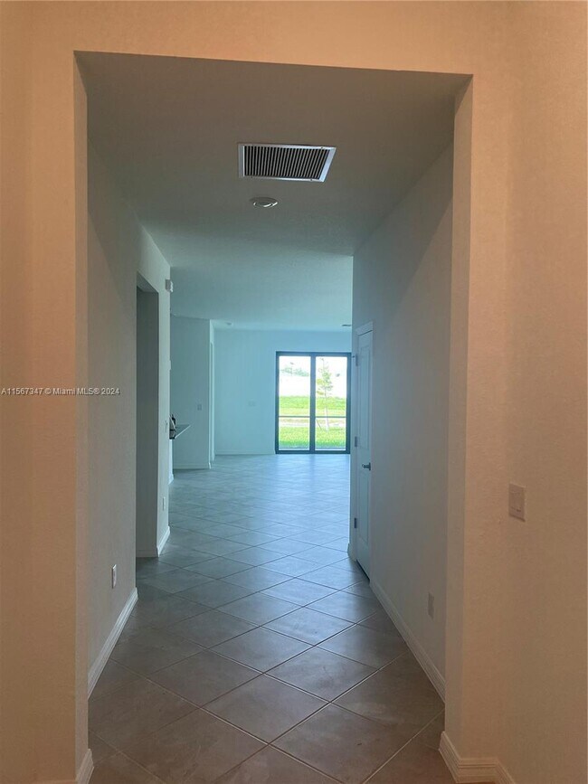 Building Photo - 1680 Saddlewood Cir