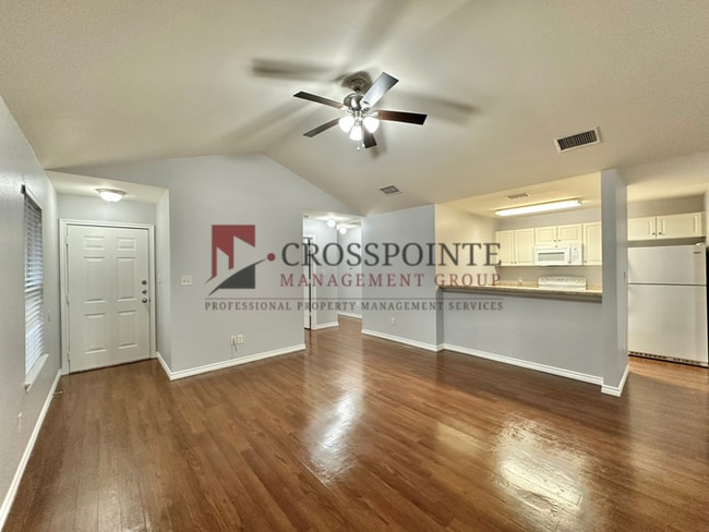 Building Photo - 3 Bedroom 2 Bath Duplex at Mansion Creek in Tyler! 1/2 OFF your first full month’s rent!