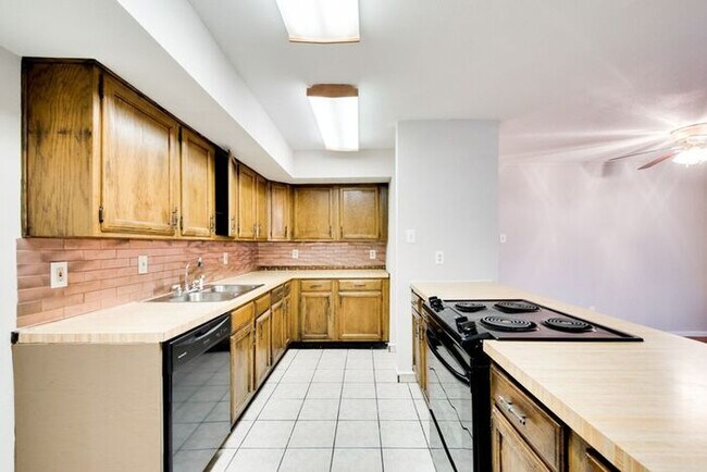 Foto del edificio - No Application Fees* $500 off 1st months r...
