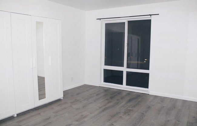 Building Photo - Great condo unit in a gated community.