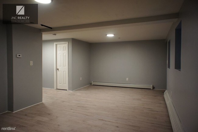 Building Photo - 1 br, 1 bath  - 725 E 181st St