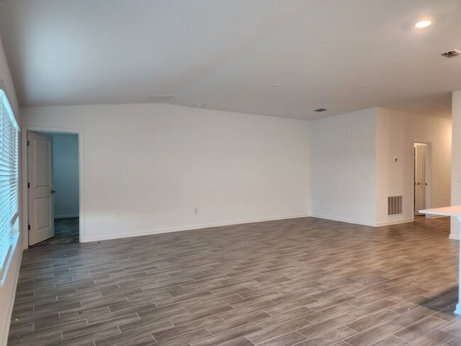 Foto del edificio - Solar-Powered Old Hickory Home – Available Soon