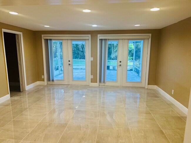 Foto del edificio - 1083 SW 25th Pl