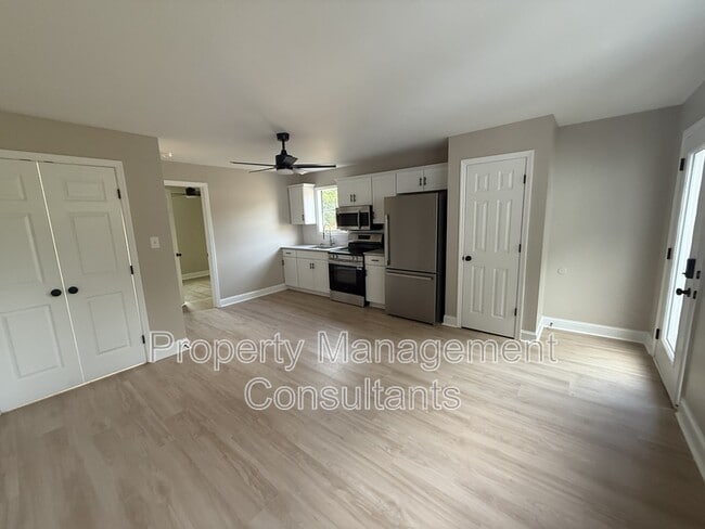 Foto del edificio - 789 Little Cove Rd