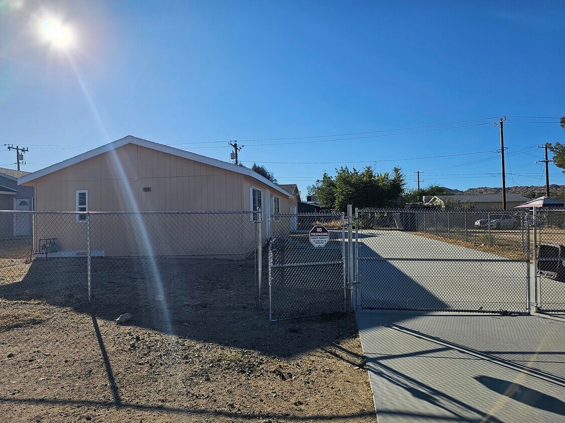 Primary Photo - 6330 Goleta Ave