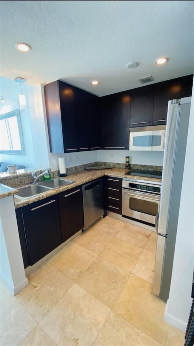 Building Photo - 6515 Collins Ave