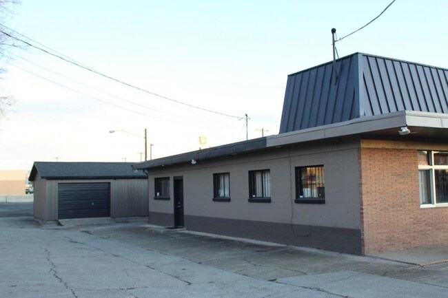 Building Photo - 11305 E Sprague Ave
