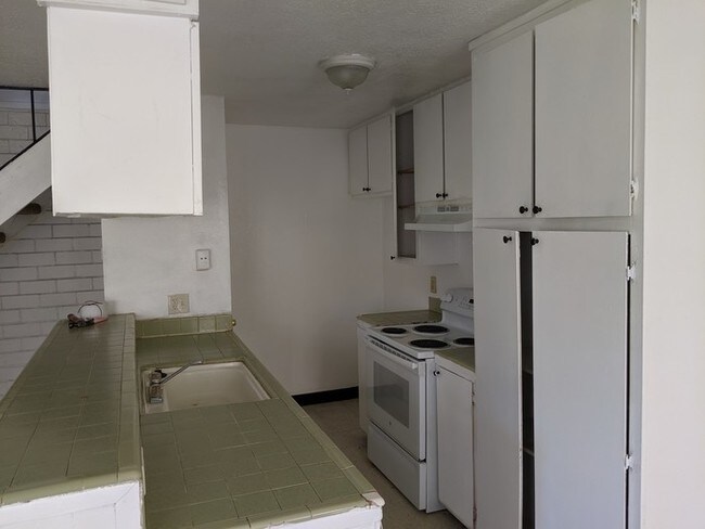 Building Photo - 2 BED 1 BATH- SECTION 8 WELCOME!!