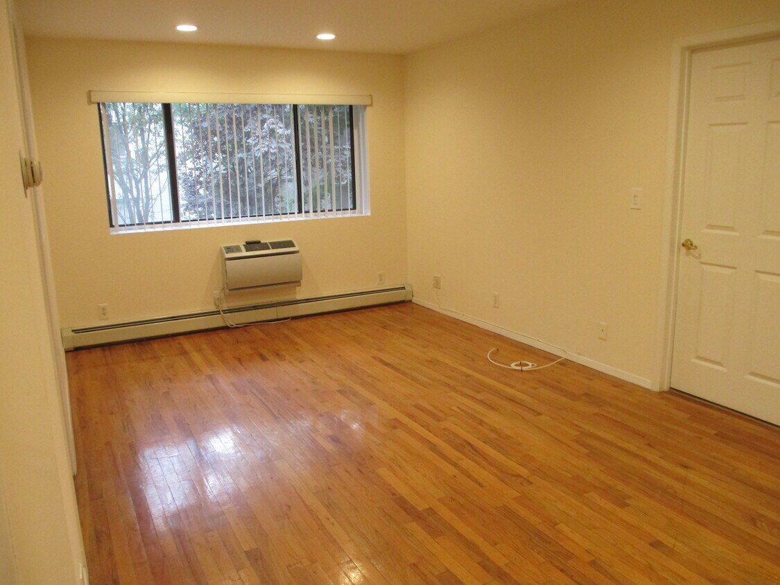 Foto principal - 76-15 113th St