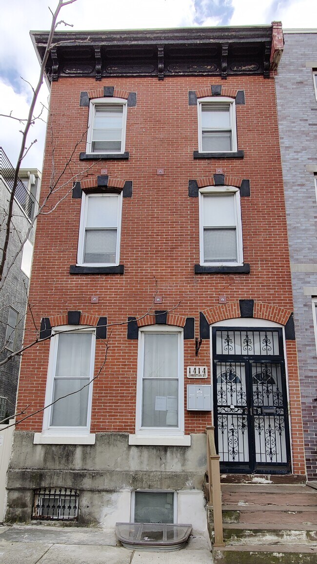 Edificio frontal - 1414 Christian St