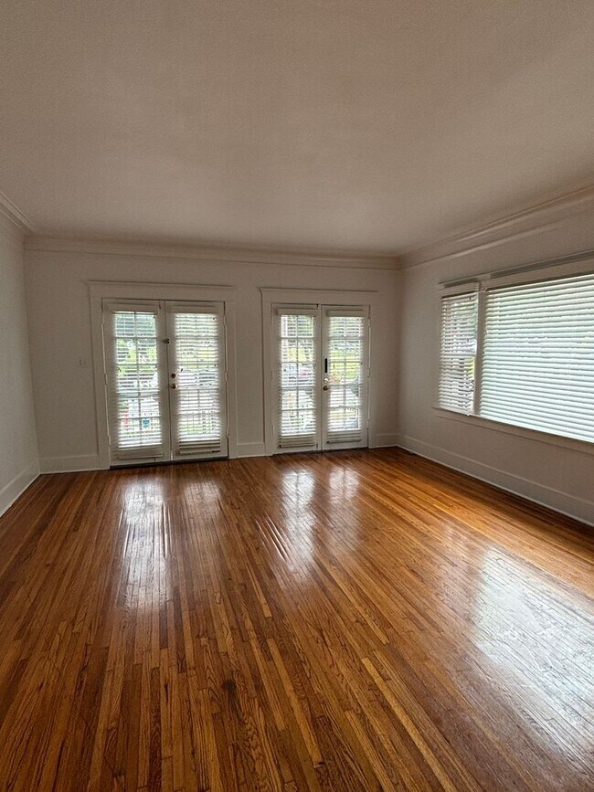 Foto del edificio - Beautiful 2 Bedroom 1 Bath available now in Long Beach