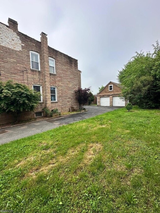 Building Photo - 1620 S Wood Ave