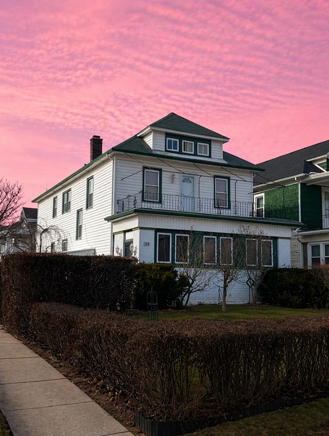 Building Photo - 144 Lovering Ave