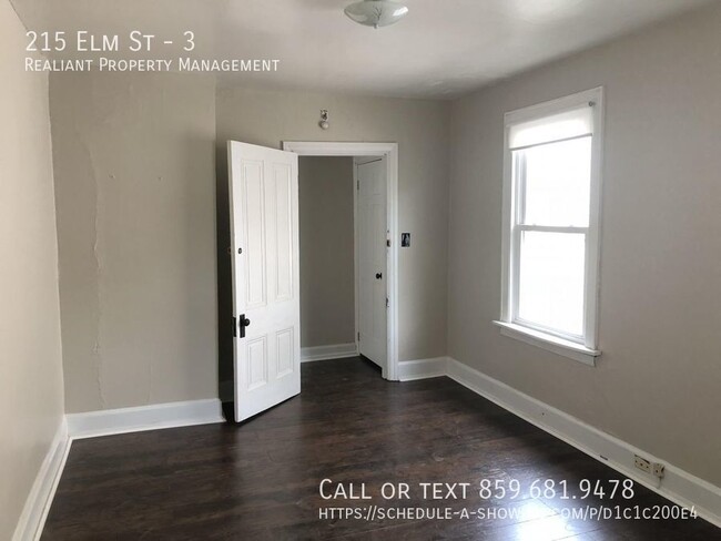 Building Photo - 215 Elm St