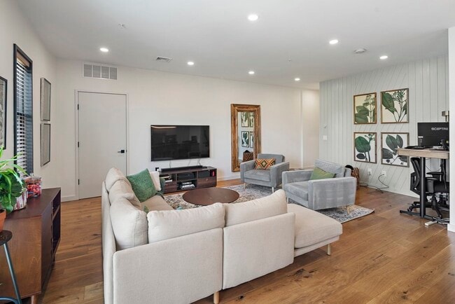 Foto del edificio - 211 Condor St