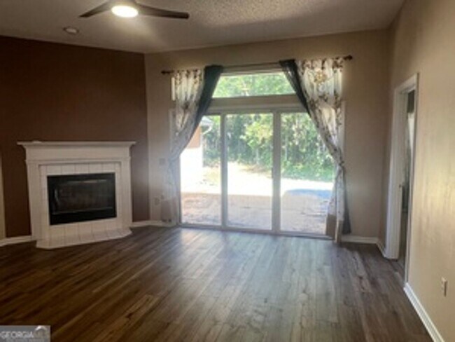 Building Photo - 1/2 off First Months Rent 4 Bed 2 Bath in Sugar Mill