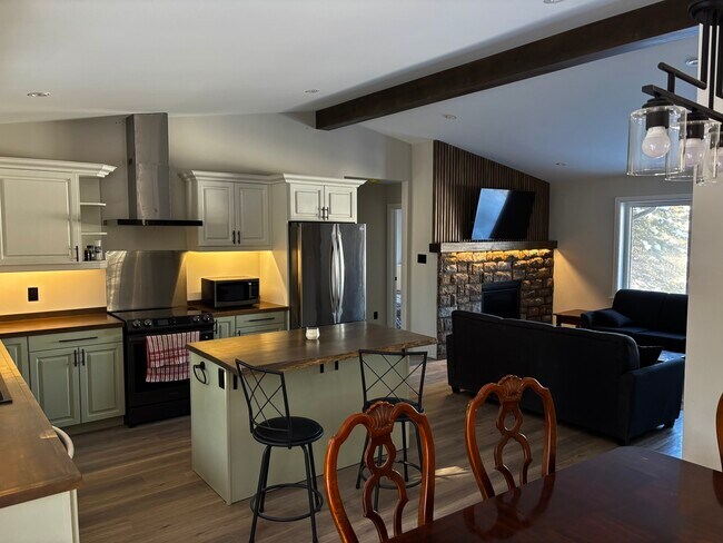 Building Photo - 34 Bancroft Ridge Dr