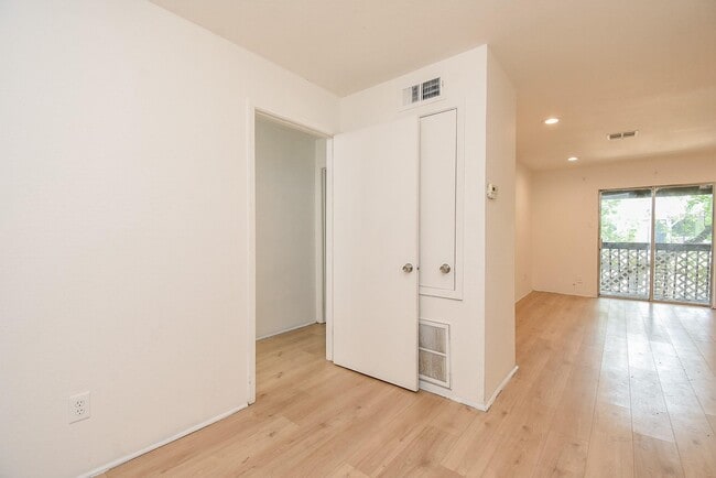 Foto del edificio - 7200 Clarewood Dr