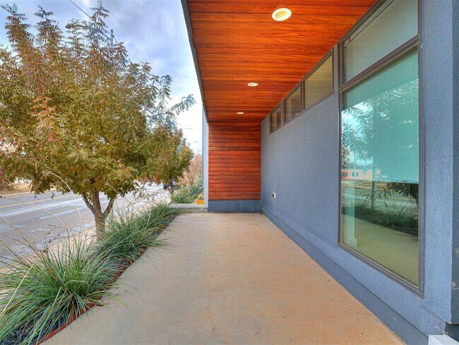 Foto del edificio - 825 NW 6th St