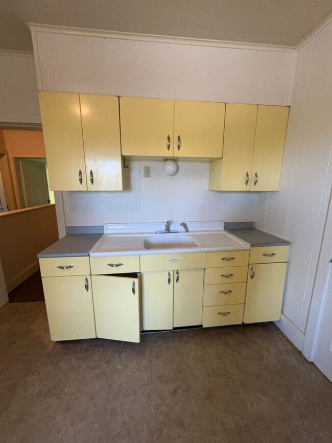 Foto del edificio - 7 Bedroom 3 Bath Home for Rent this Summer!