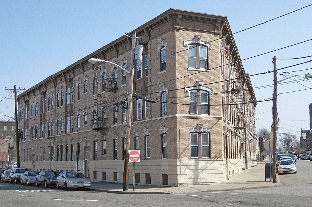 Foto principal - 69 Howe Ave