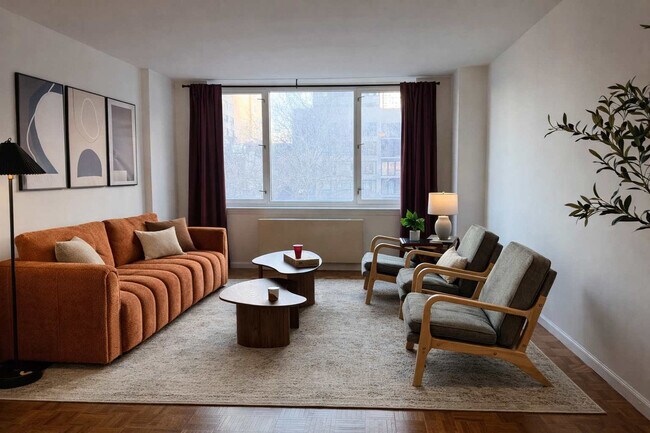 Foto del edificio - 350 W 43rd St