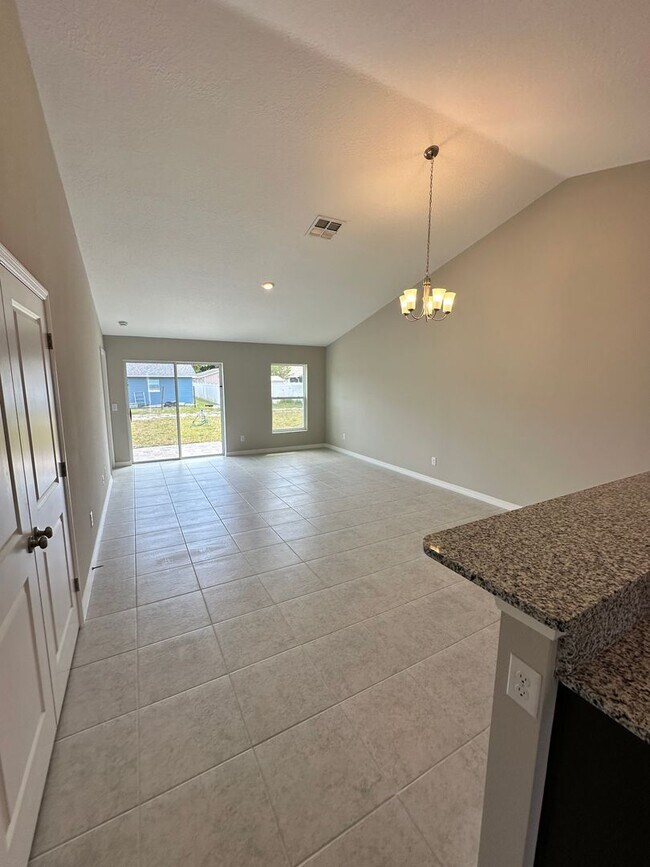 Foto del edificio - Beautiful New Energy Efficient 2/2 Duplex in St. Cloud