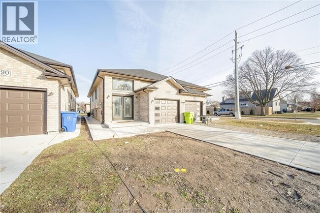 Building Photo - 1294 Tourangeau Rd