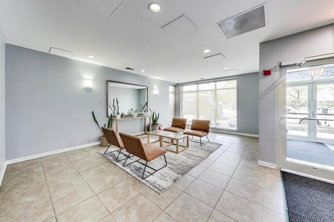 Building Photo - 1155 W Roosevelt Rd