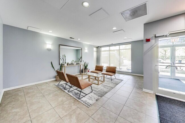 Foto del edificio - 1155 W Roosevelt Rd