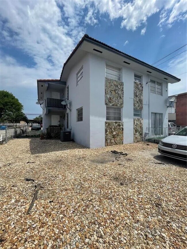 Foto del edificio - 4381 W Flagler St