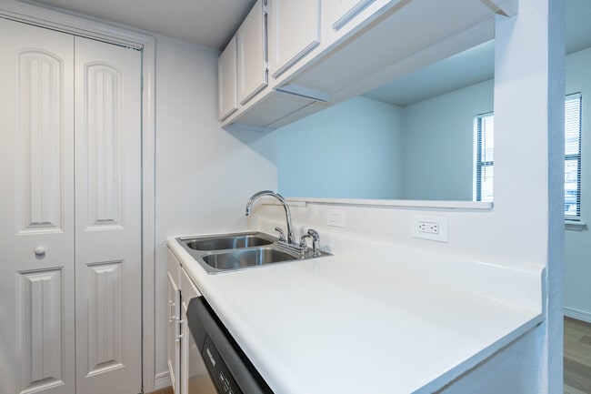 Building Photo - Legacy at 23rd