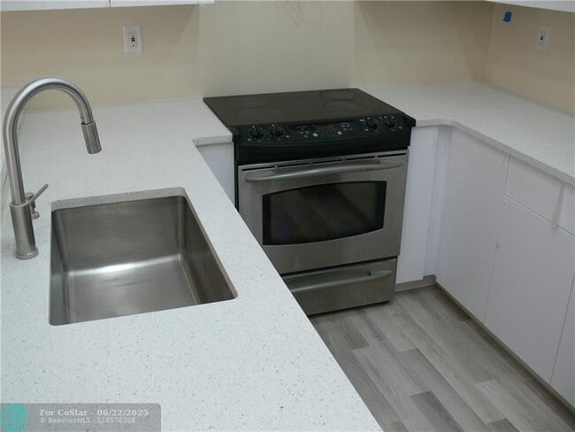 Foto del edificio - 7191 SW 14th St