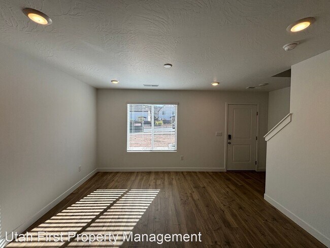 Building Photo - 3 br, 2 bath House - 3206 E Elkhorn LN