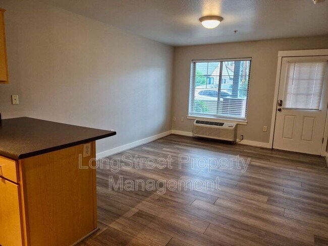 Foto del edificio - 9837 NE Irving St