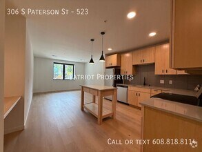 Building Photo - 306 S Paterson St
